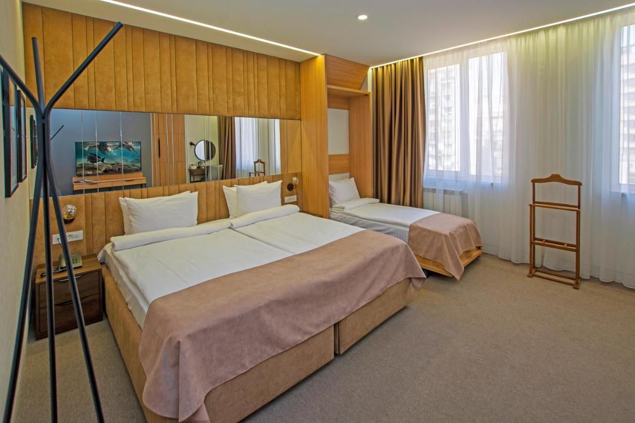 Cartez Hotel Erevan Exterior foto